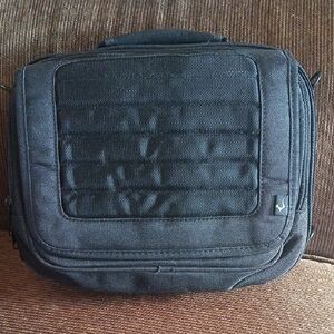*NWOT* Verge Black Tablet Bag